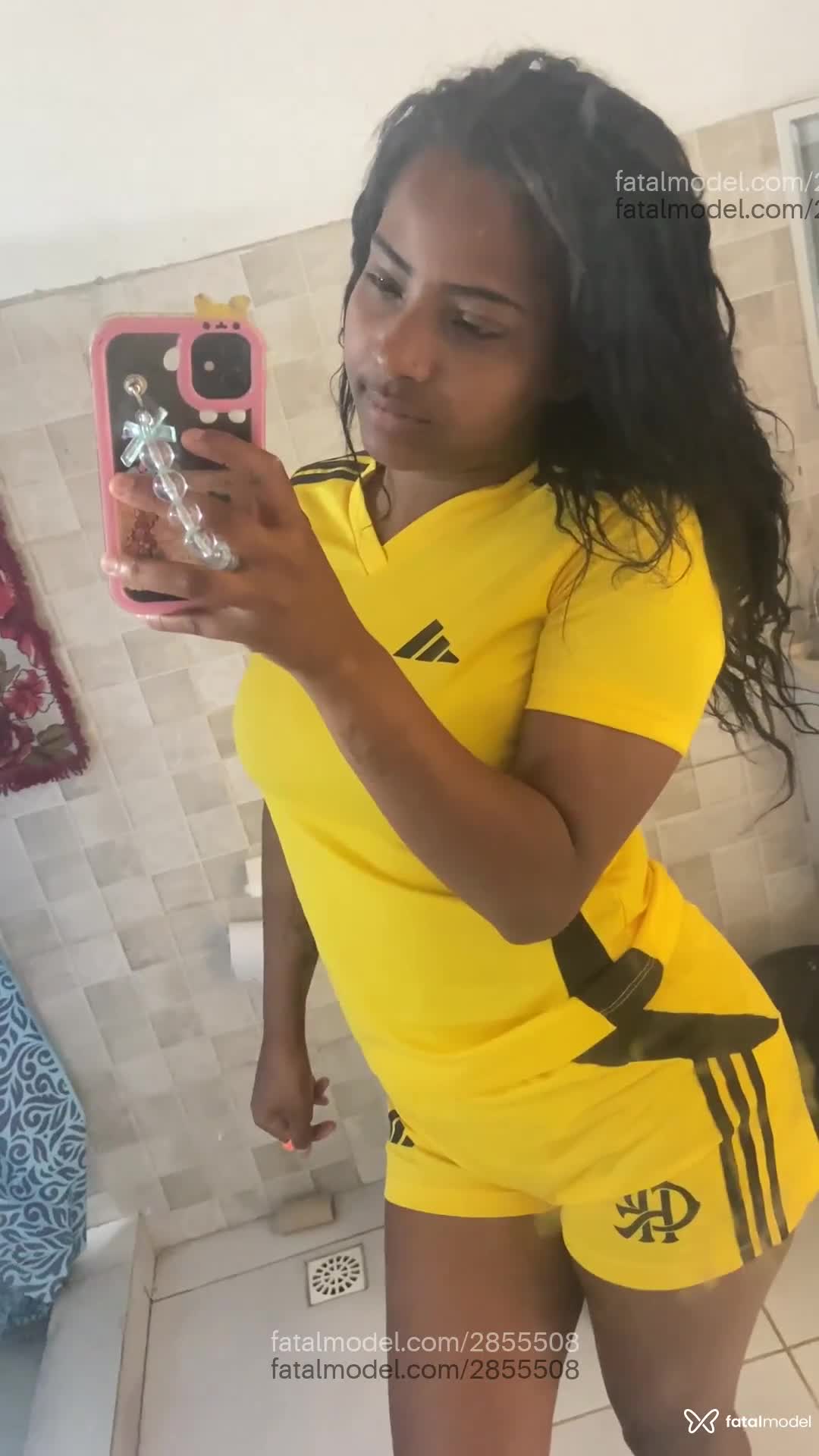 Acompanhante mulher com cabelo castanho de olhos pretos em Virtual - Gaby