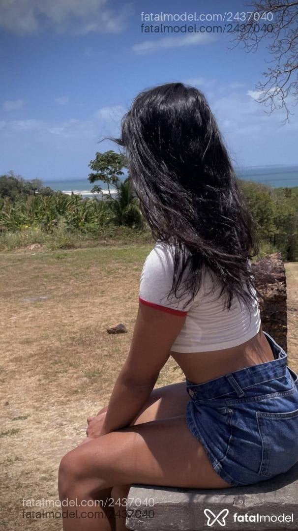 Acompanhante mulher trans com cabelo castanho de olhos pretos - Gaby