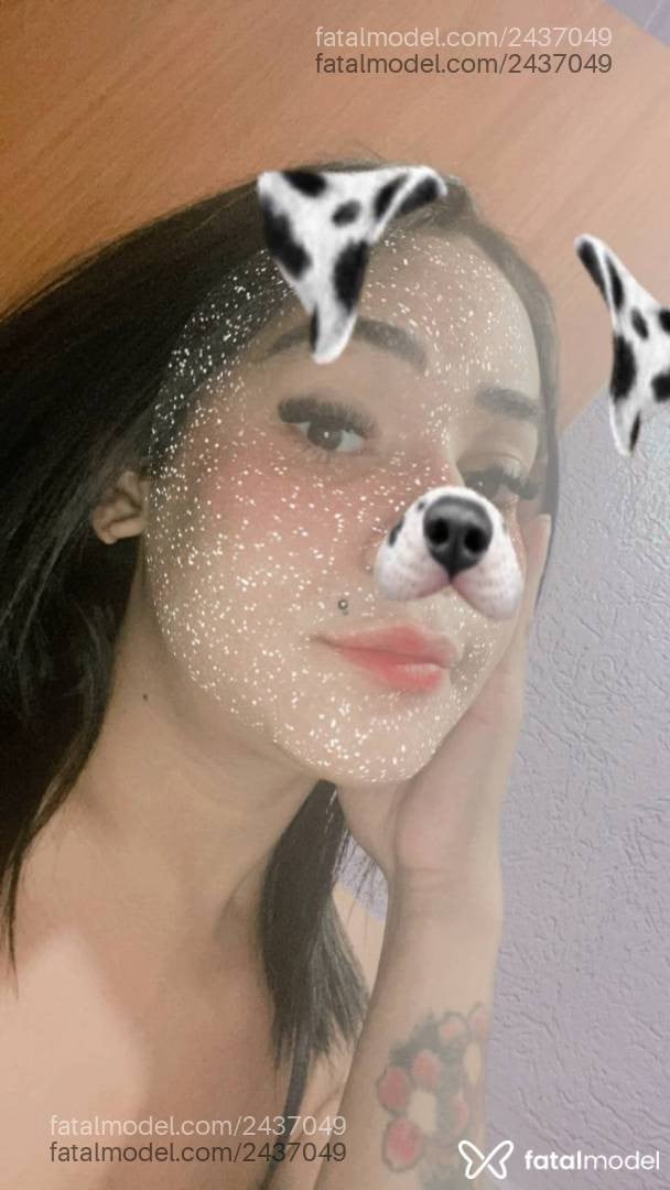Acompanhante mulher trans com cabelo castanho de olhos castanhos - Alana