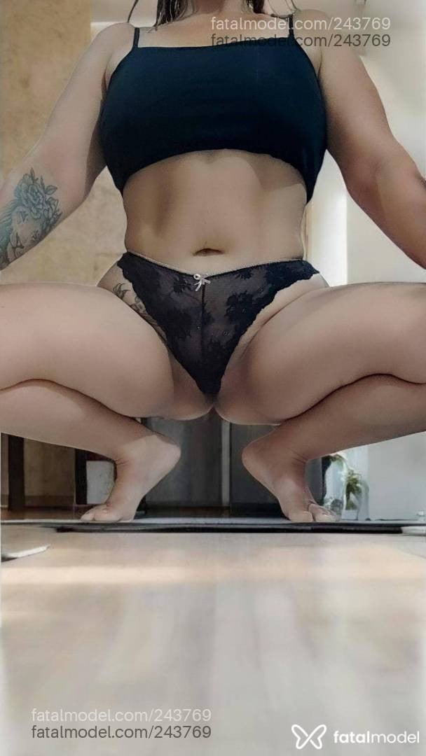 Acompanhante mulher loira (o) de olhos castanhos em Linhares - Nicole oralgostoso