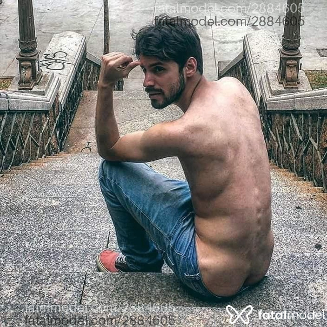 Acompanhante homem com cabelo castanho de olhos castanhos em São Paulo Acompanhante homem com cabelo castanho de olhos castanhos em São Paulo - Enrico