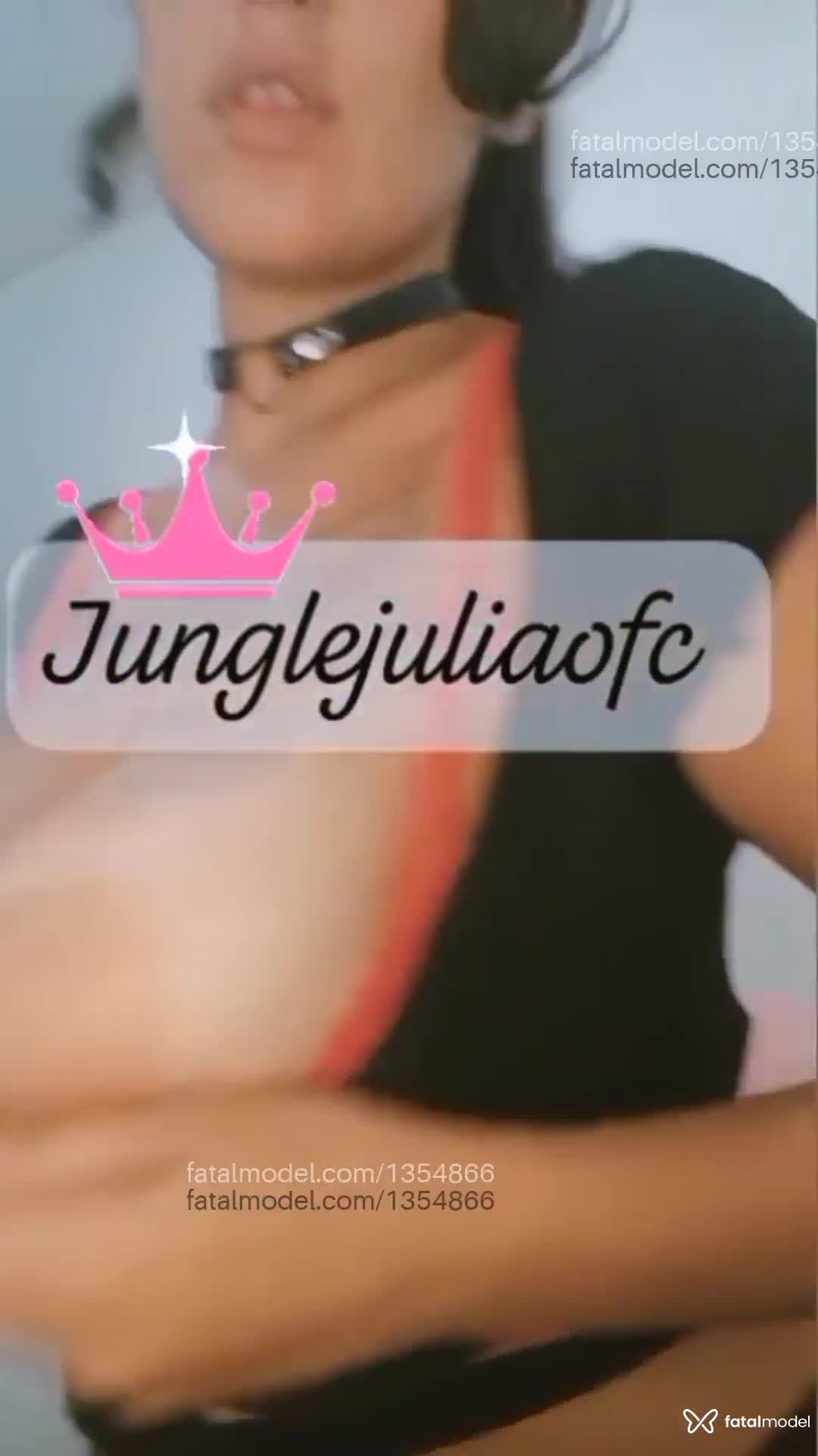 Acompanhante mulher morena (o) de olhos mel em Virtual Acompanhante mulher morena (o) de olhos mel em Virtual - Julia Jungle