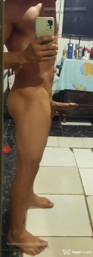 Acompanhante homem com cabelo castanho de olhos castanhos - Boymágico Acompanhante homem com cabelo castanho de olhos castanhos - Boymágico