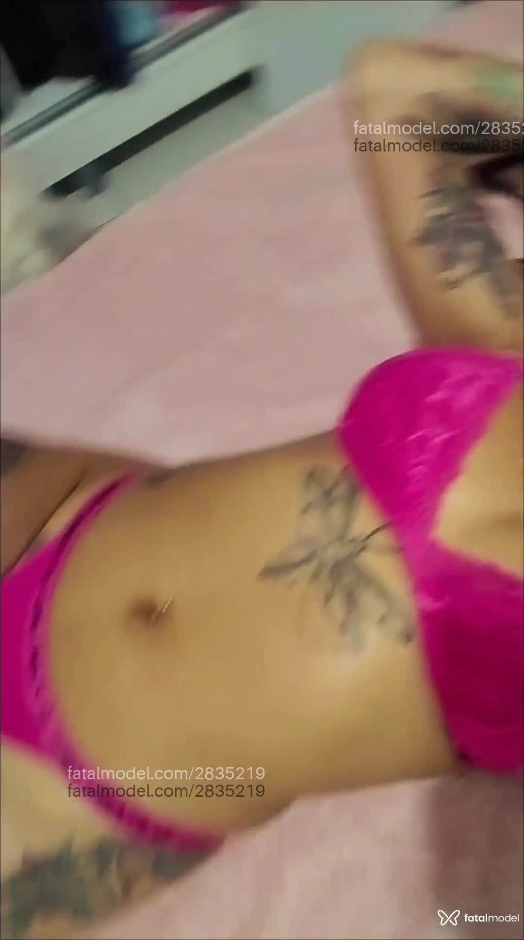 Acompanhante mulher com cabelo castanho de olhos verdes em Ubatuba - Alana Mendes