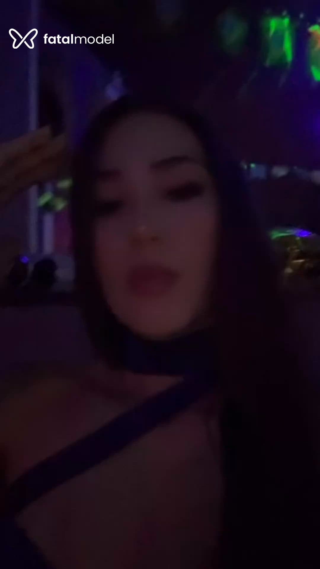 Acompanhante mulher com cabelo castanho de olhos mel - Maju