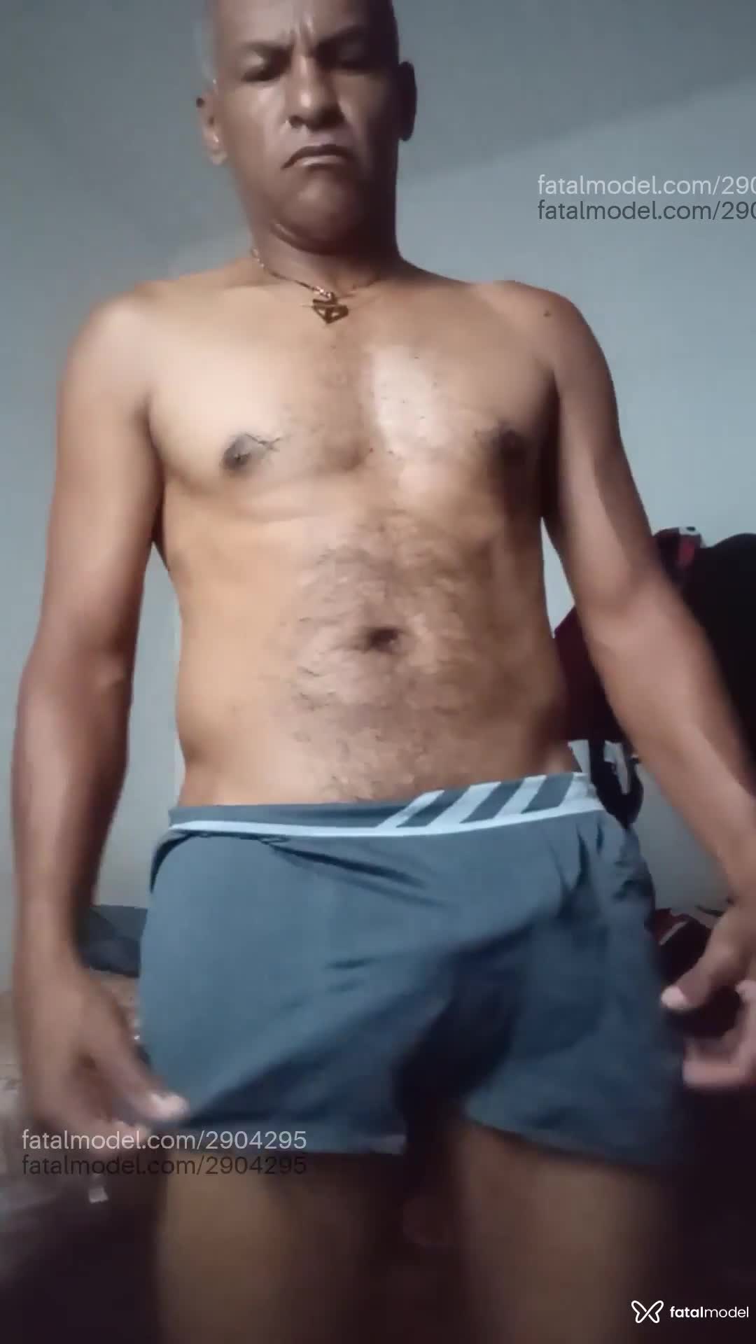 Acompanhante homem sem cabelo de olhos castanhos em Jundiaí - Washington Silva