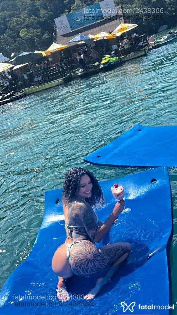 Acompanhante mulher com cabelo castanho de olhos castanhos em Florianópolis - Gabi Albuquerque