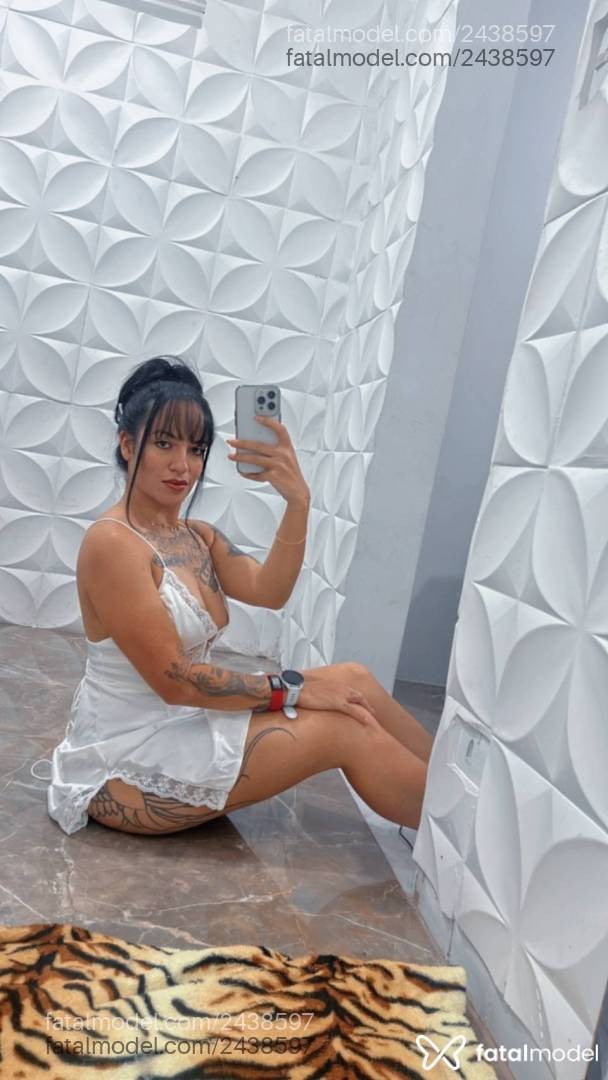 Acompanhante mulher morena (o) de olhos pretos - Natasha
