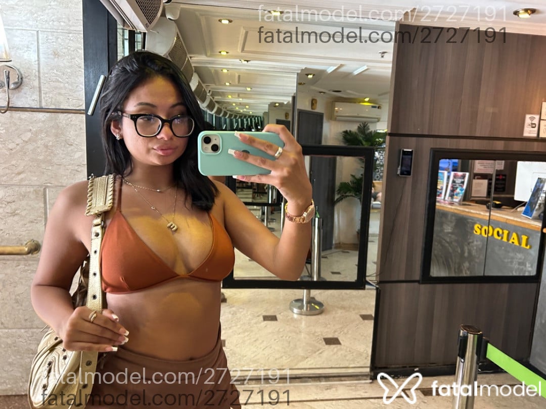 Acompanhante mulher morena (o) de olhos castanhos em Rio de Janeiro - Ester Collins