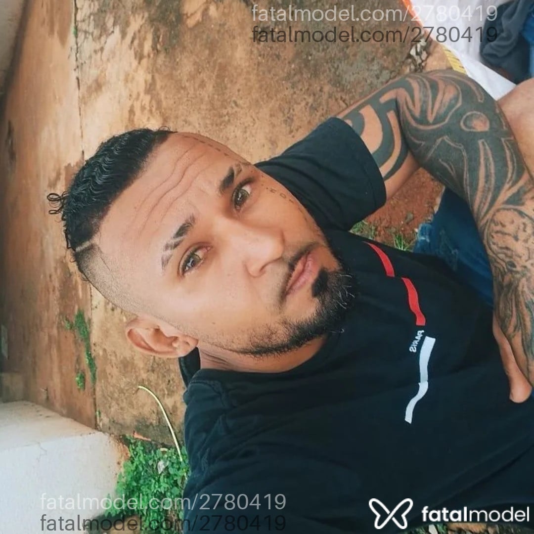Acompanhante homem com cabelo castanho de olhos castanhos em Rio Verde Acompanhante homem com cabelo castanho de olhos castanhos em Rio Verde - Hoffman