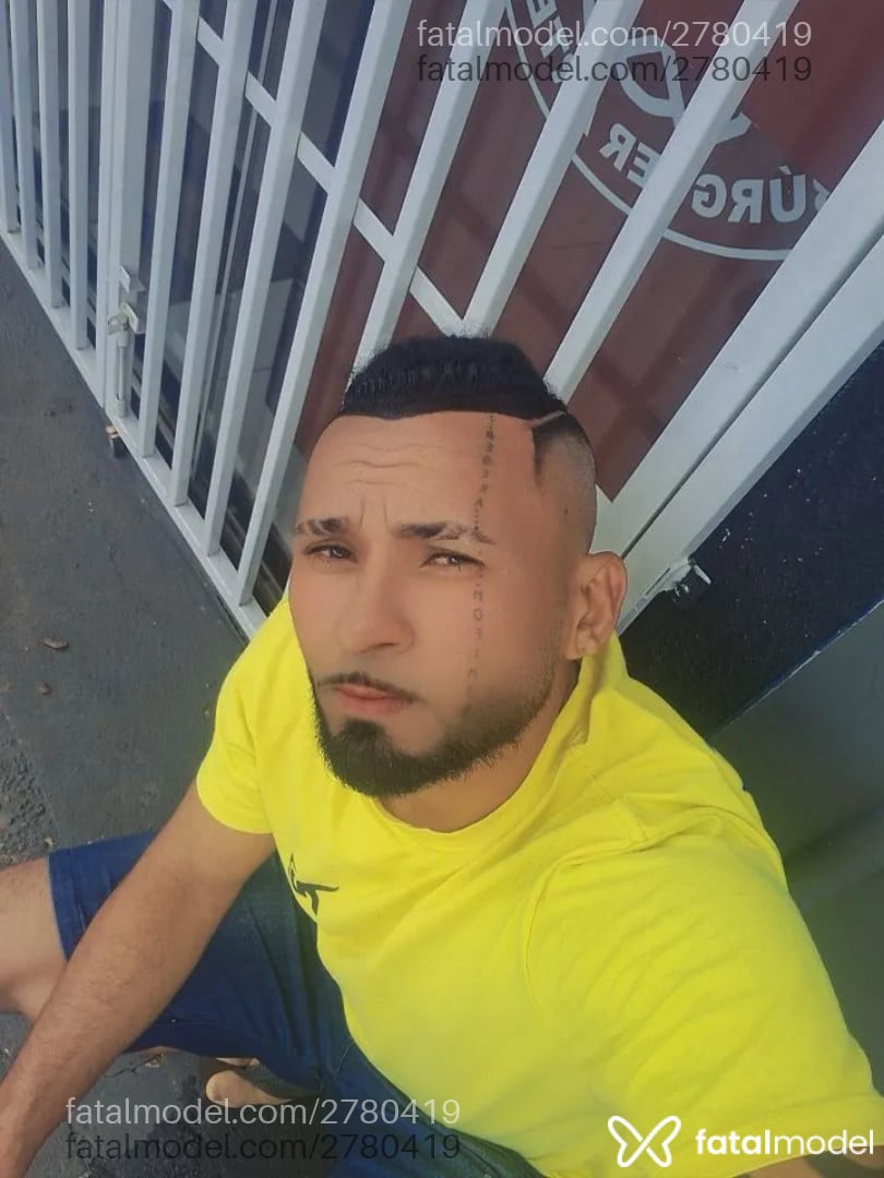 Acompanhante homem com cabelo castanho de olhos castanhos em Rio Verde Acompanhante homem com cabelo castanho de olhos castanhos em Rio Verde - Hoffman