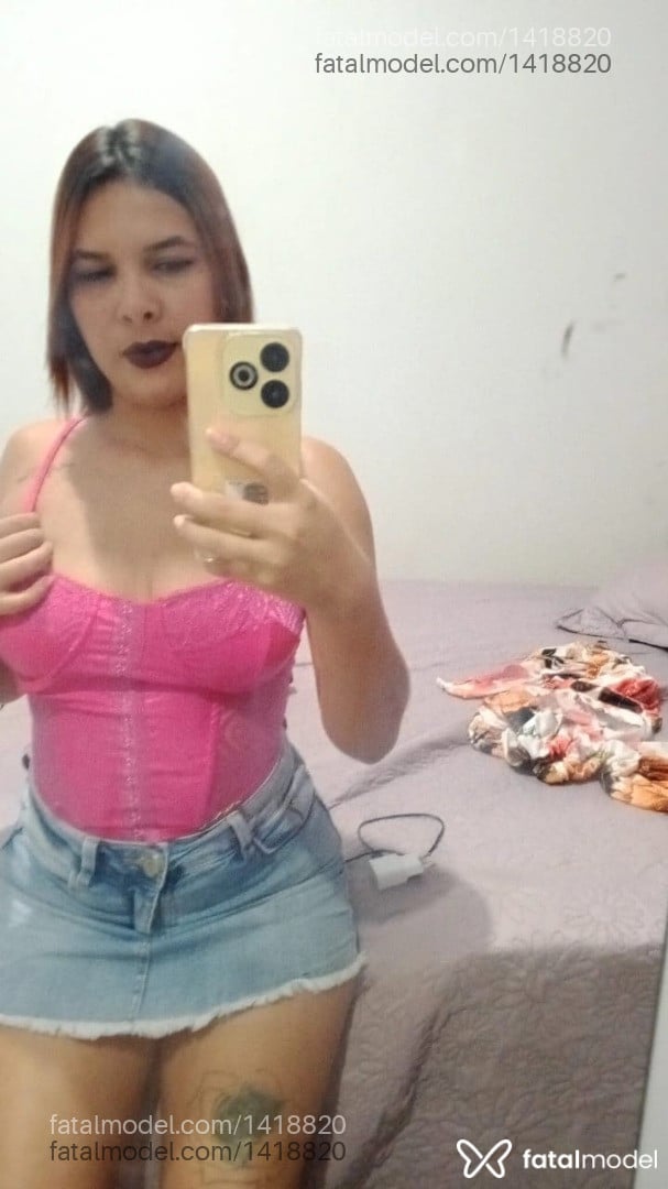 Acompanhante mulher com cabelo colorido de olhos castanhos - Aylla Sofia Acompanhante mulher com cabelo colorido de olhos castanhos - Aylla Sofia