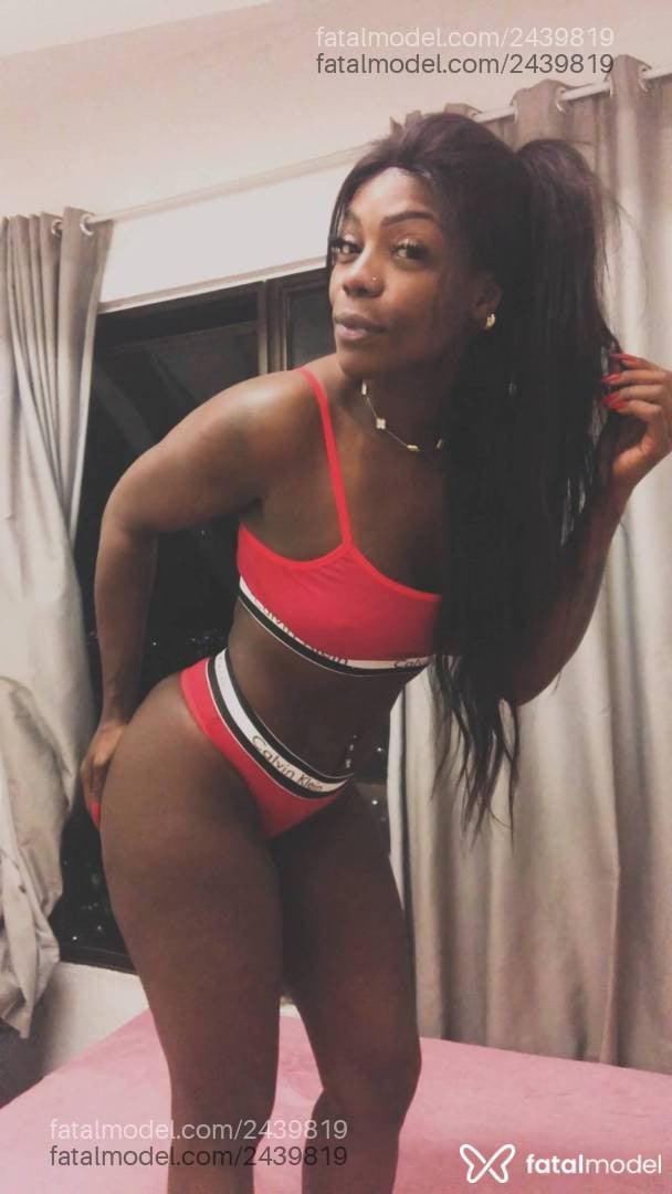 Acompanhante mulher com cabelo castanho de olhos pretos - Brunna Matos