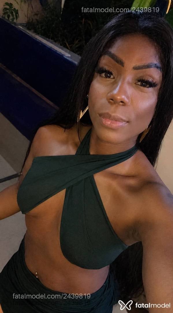 Acompanhante mulher com cabelo castanho de olhos pretos - Brunna Matos