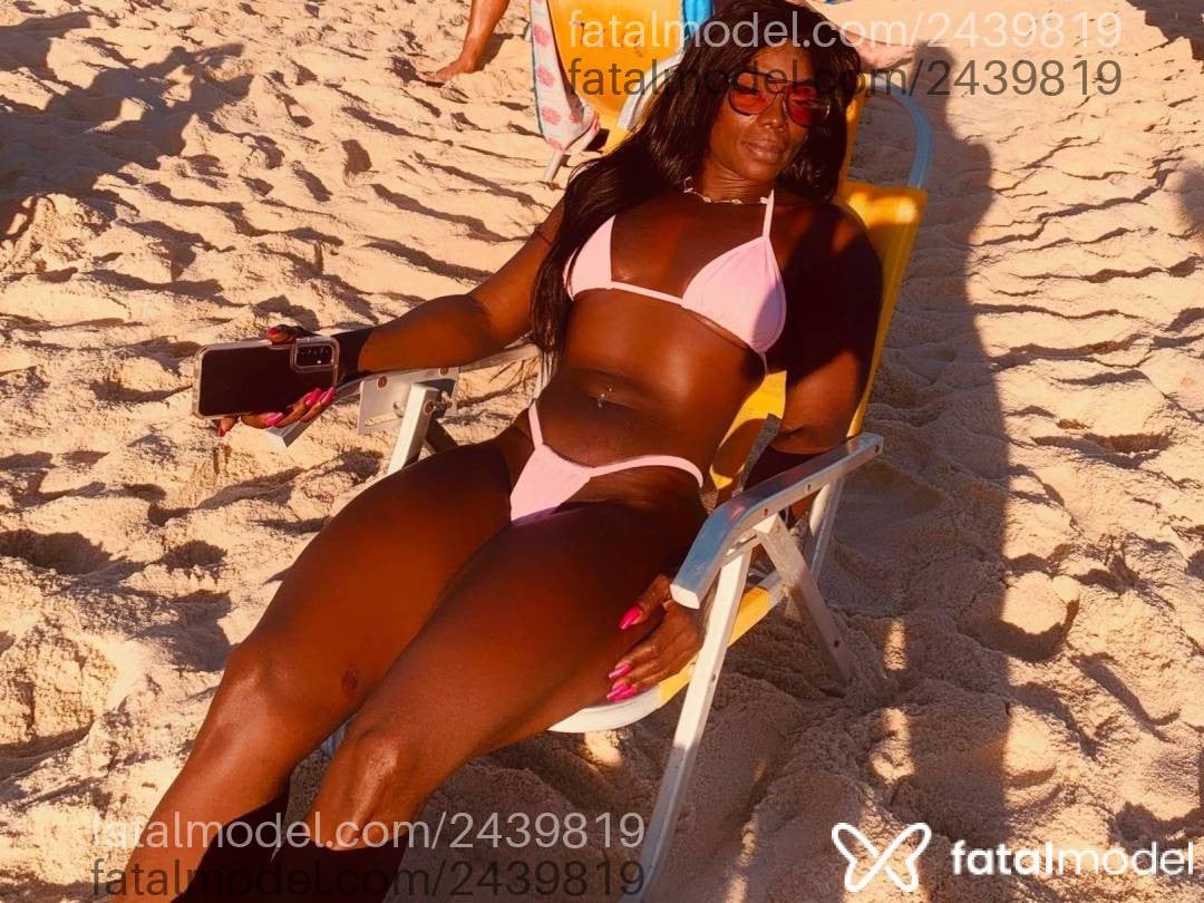Acompanhante mulher com cabelo castanho de olhos pretos - Brunna Matos