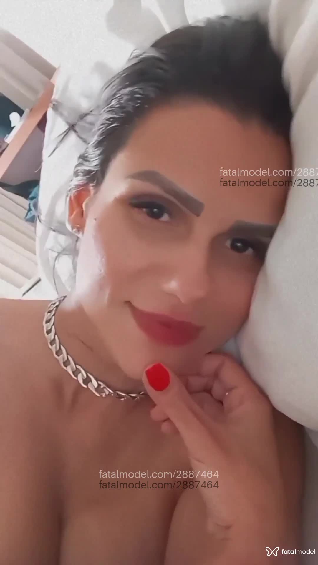 Acompanhante mulher morena (o) de olhos castanhos - Pandora Acompanhante mulher morena (o) de olhos castanhos - Pandora