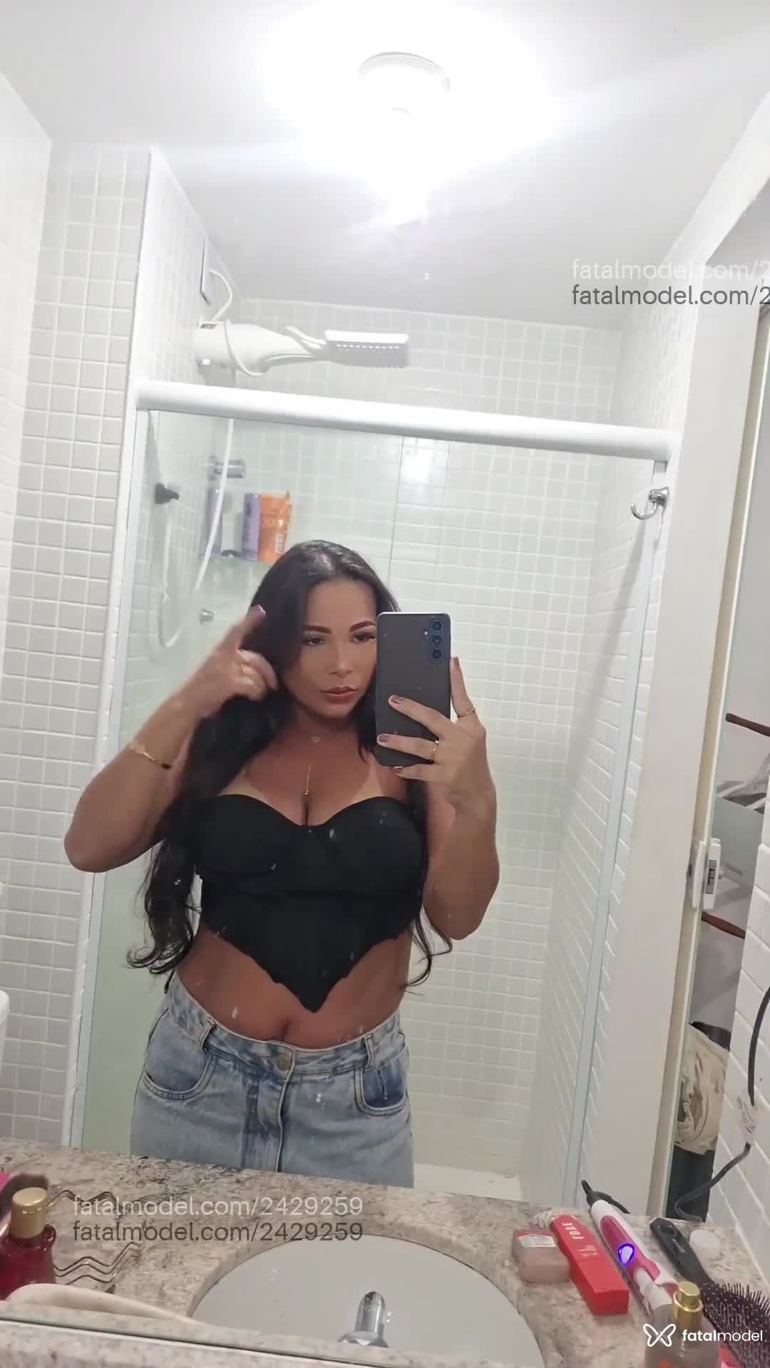 Acompanhante mulher morena (o) de olhos mel - Beatriz Medeiros Acompanhante mulher morena (o) de olhos mel - Beatriz Medeiros