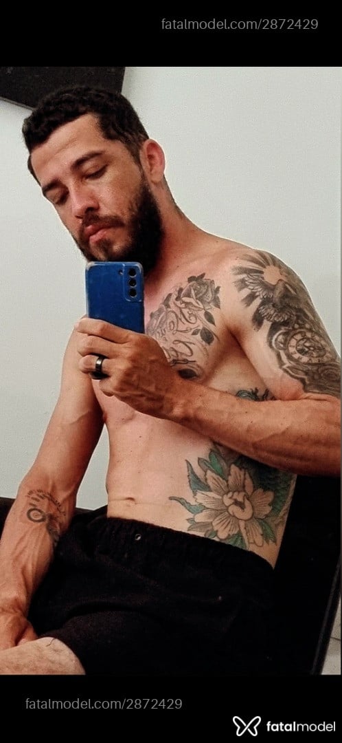 Acompanhante homem com cabelo castanho de olhos castanhos - Matheus Acompanhante homem com cabelo castanho de olhos castanhos - Matheus