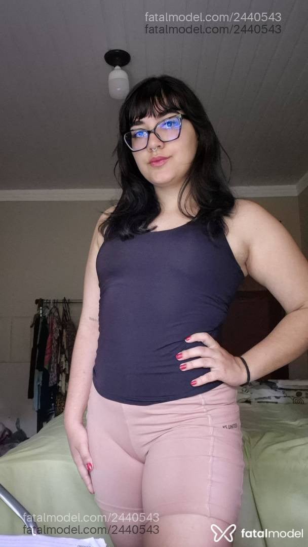 Acompanhante mulher com cabelo castanho de olhos castanhos - Selene