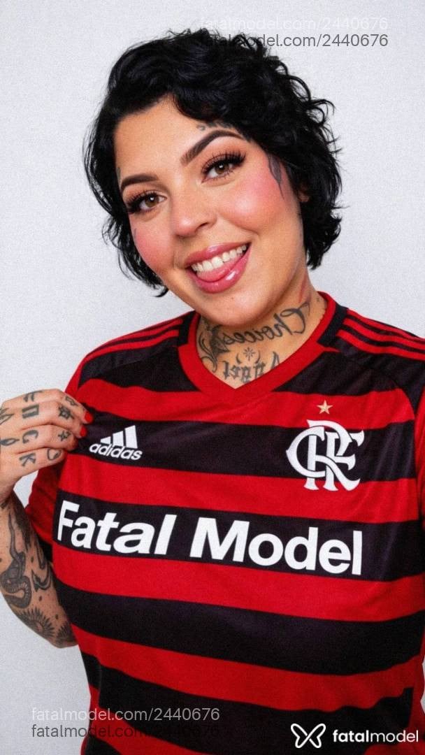 Acompanhante mulher morena (o) de olhos verdes - Bruna