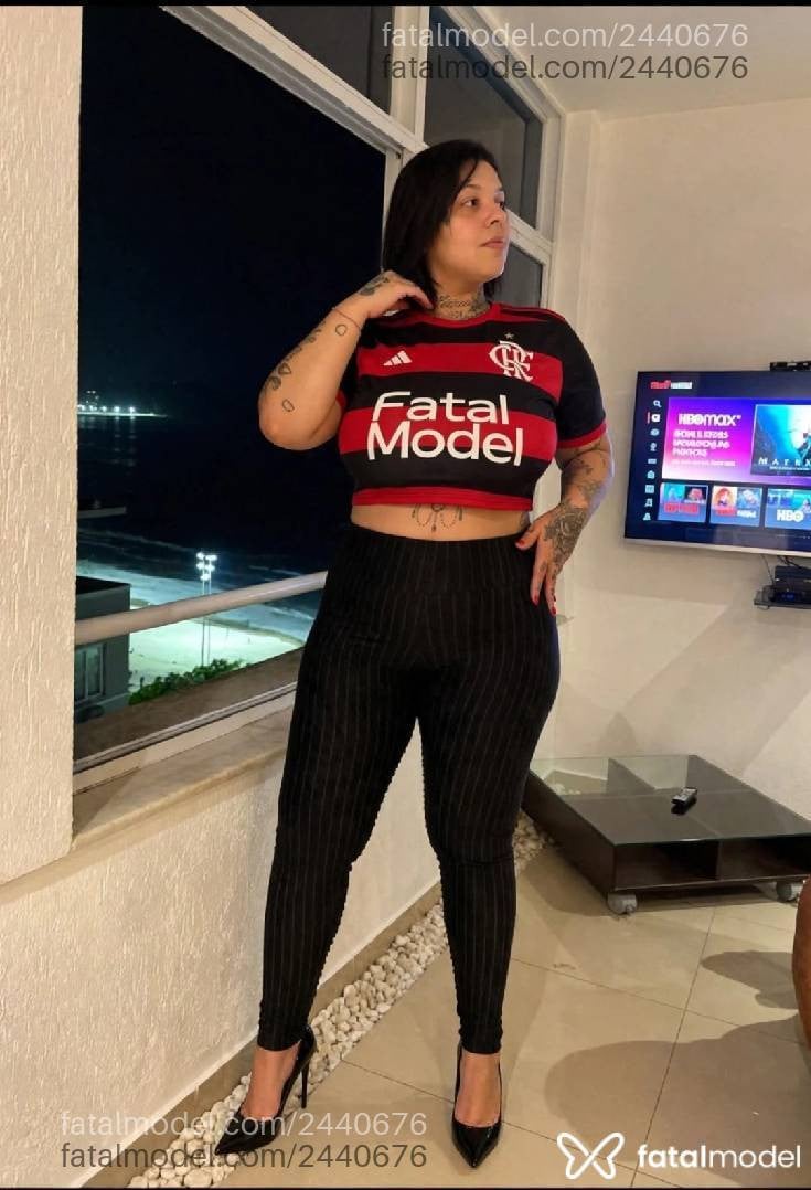 Acompanhante mulher morena (o) de olhos verdes - Bruna