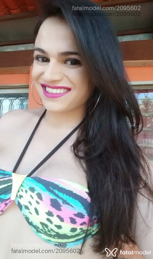 Acompanhante mulher trans com cabelo castanho de olhos castanhos em Virtual - Isabella Sperandio
