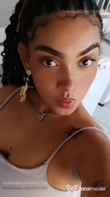 Acompanhante mulher morena (o) de olhos castanhos - Nathasha Lisboa Acompanhante mulher morena (o) de olhos castanhos - Nathasha Lisboa