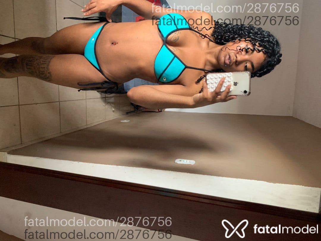 Acompanhante mulher morena (o) de olhos pretos - Godoy