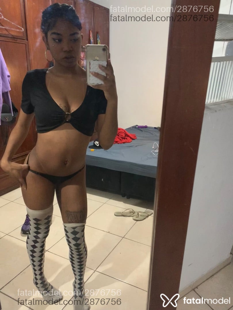 Acompanhante mulher morena (o) de olhos pretos - Godoy