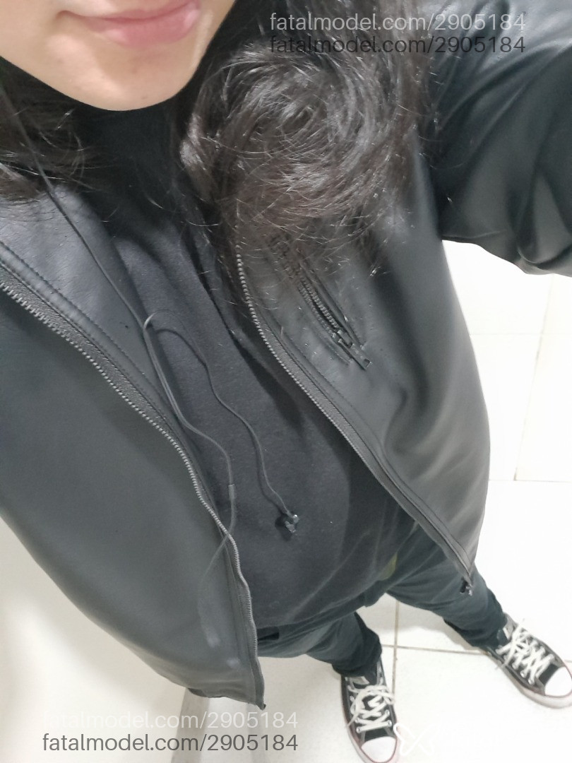 Acompanhante homem com cabelo castanho de olhos castanhos em Virtual Acompanhante homem com cabelo castanho de olhos castanhos em Virtual - Eduardo
