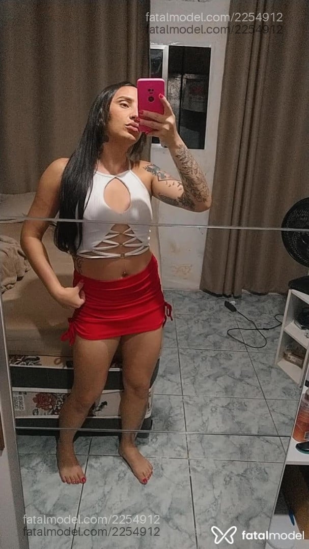 Acompanhante mulher trans com cabelo castanho de olhos castanhos em São Paulo - Romênia