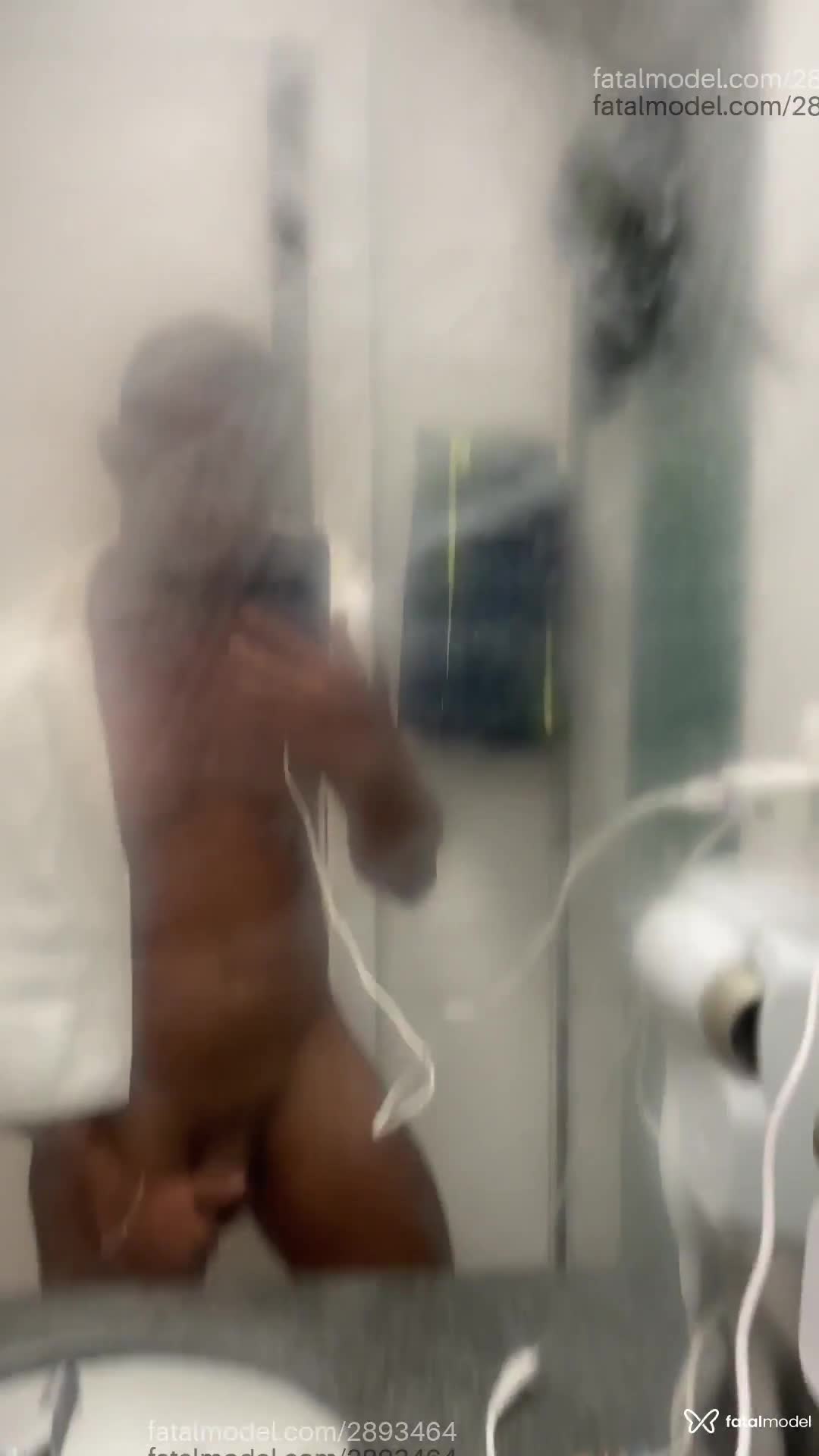 Acompanhante homem sem cabelo de olhos castanhos em Curitiba - Gustavo Alves