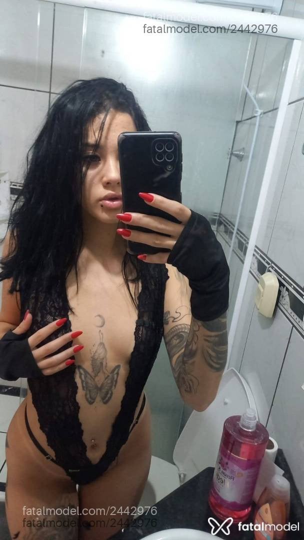 Acompanhante mulher morena (o) de olhos verdes em Itapema Acompanhante mulher morena (o) de olhos verdes em Itapema - Camila