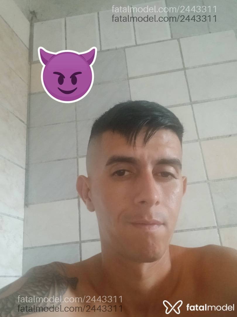 Acompanhante homem morena (o) de olhos pretos em Caraguatatuba - Benedito