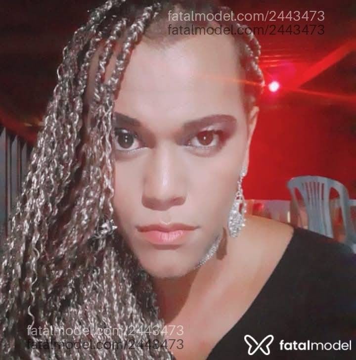 Acompanhante mulher trans com cabelo castanho de olhos castanhos - Michelly