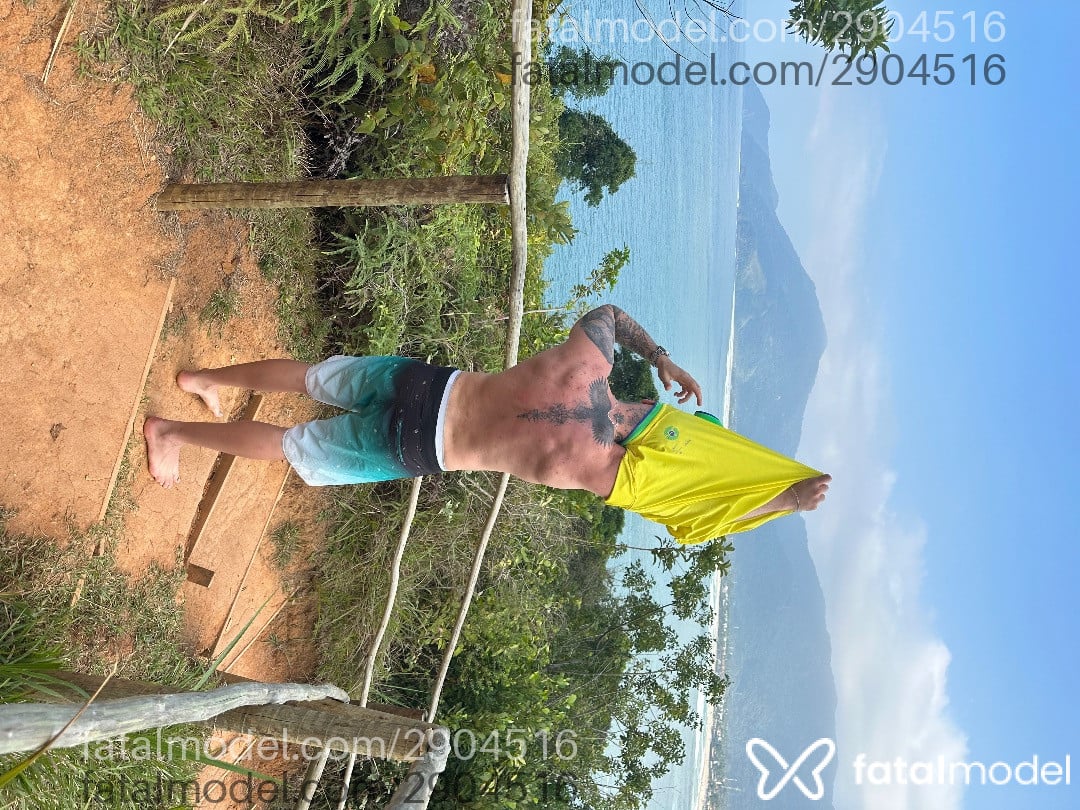 Acompanhante homem com cabelo castanho de olhos mel em São Paulo Acompanhante homem com cabelo castanho de olhos mel em São Paulo - Matheo Guerra