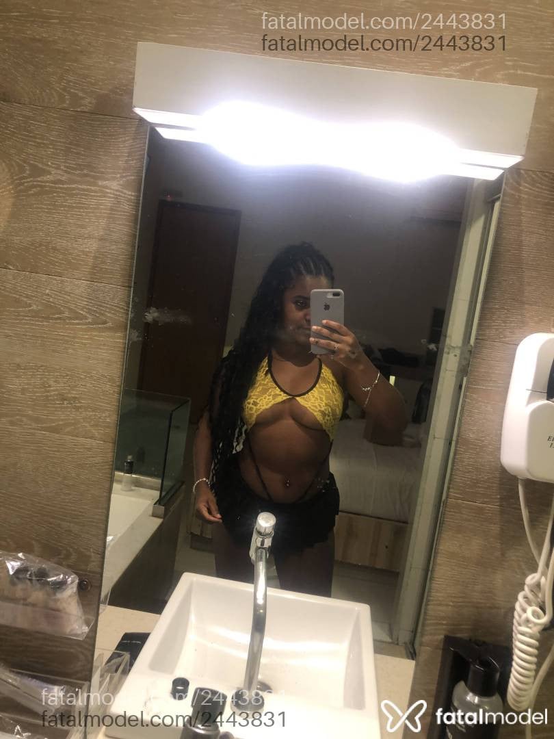Acompanhante mulher morena (o) de olhos pretos - Brenda