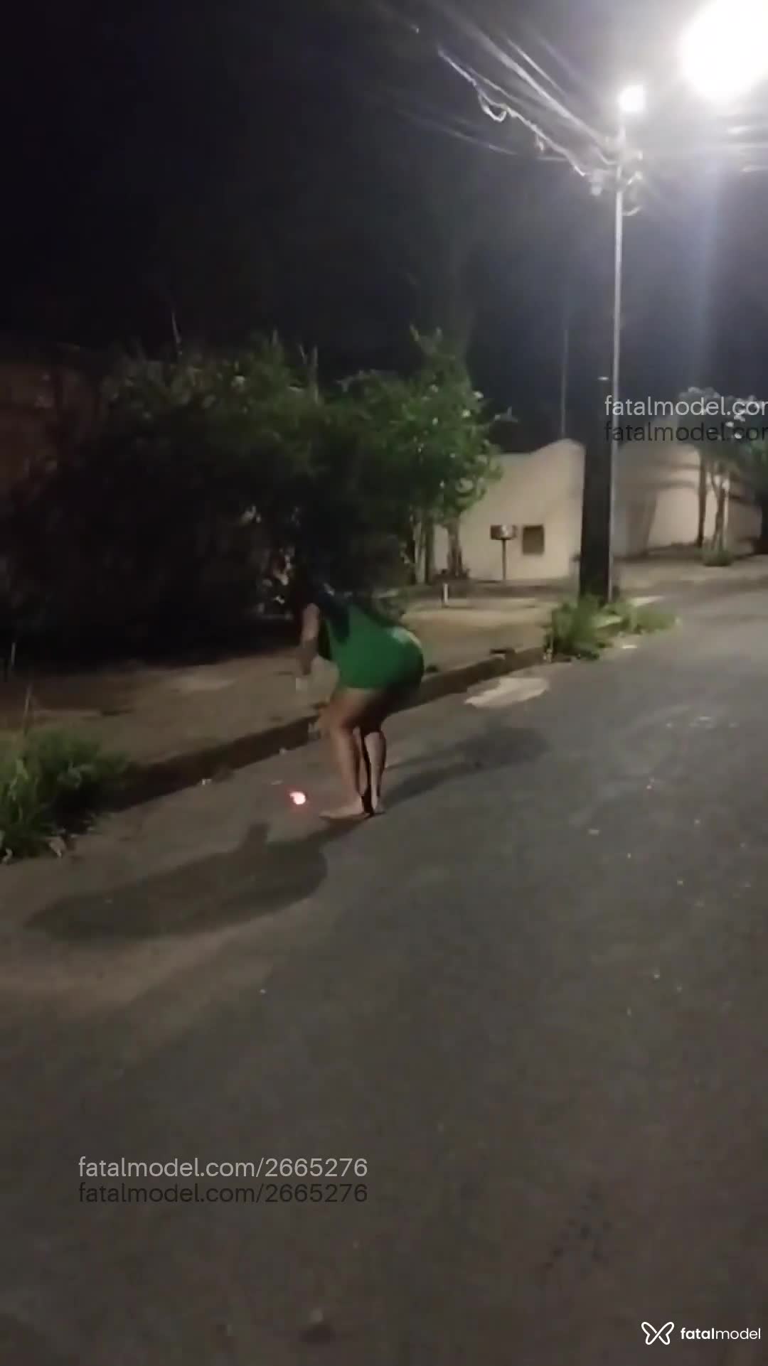 Acompanhante mulher morena (o) de olhos pretos - Carla
