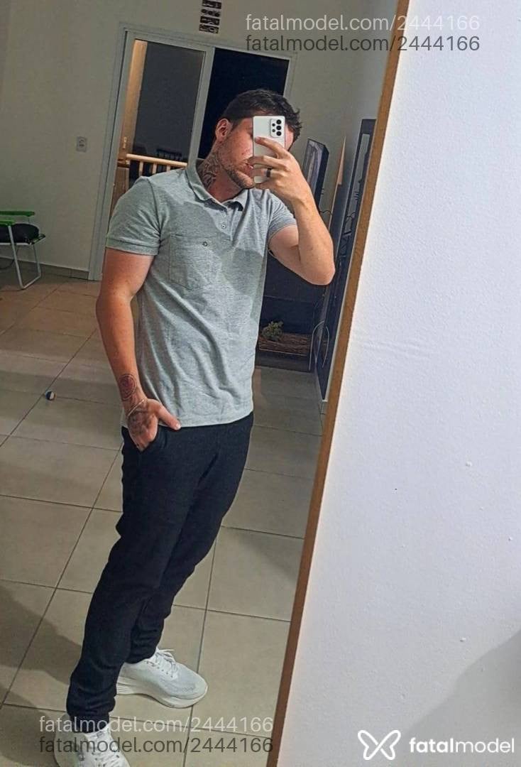 Acompanhante homem com cabelo castanho de olhos mel em Lajeado - Lucas