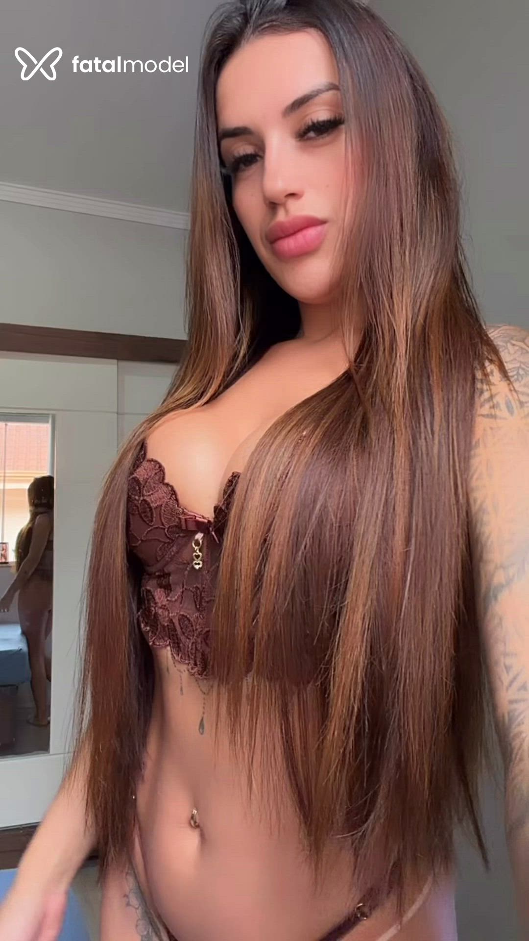 Acompanhante mulher com cabelo castanho de olhos castanhos - Beatriz Monteiro