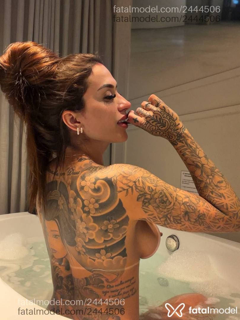 Acompanhante mulher com cabelo castanho de olhos castanhos - Beatriz Monteiro