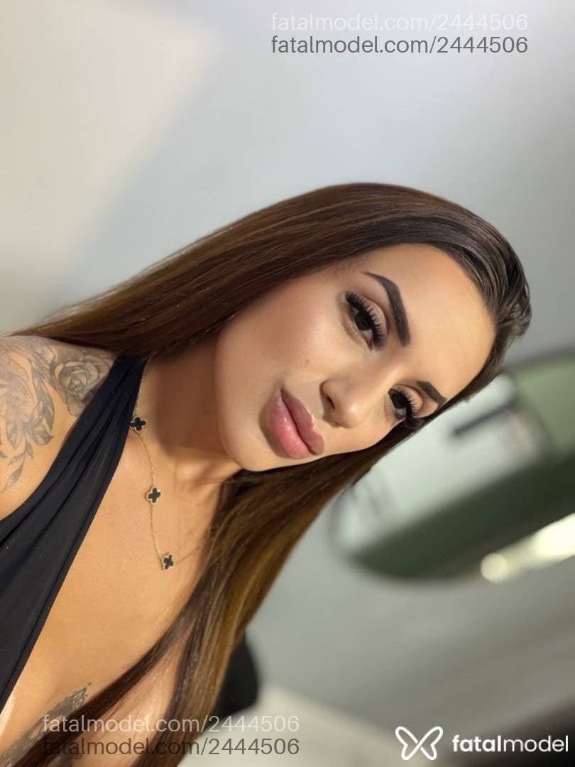 Acompanhante mulher com cabelo castanho de olhos castanhos - Beatriz Monteiro