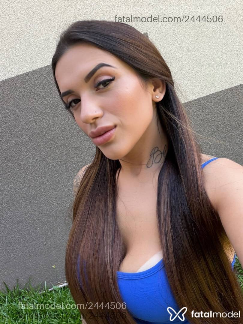 Acompanhante mulher com cabelo castanho de olhos castanhos - Beatriz Monteiro