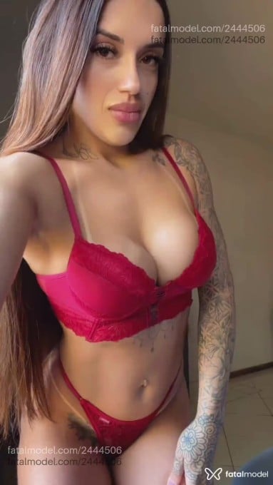 Acompanhante mulher com cabelo castanho de olhos castanhos em Videira Acompanhante mulher com cabelo castanho de olhos castanhos em Videira - Beatriz Monteiro