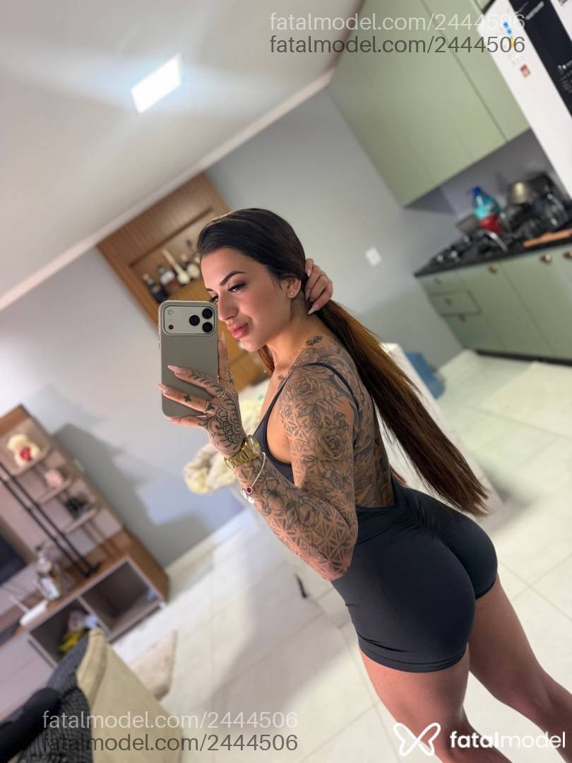 Acompanhante mulher com cabelo castanho de olhos castanhos em Videira Acompanhante mulher com cabelo castanho de olhos castanhos em Videira - Beatriz Monteiro