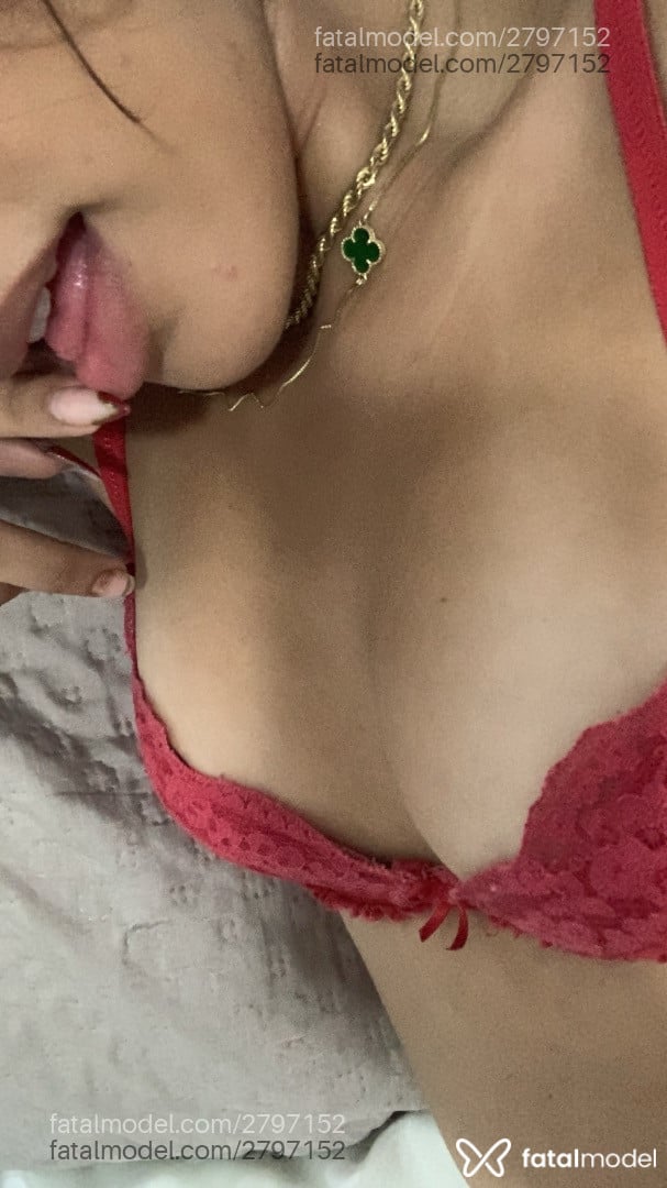 Acompanhante mulher com cabelo castanho de olhos castanhos em Virtual Acompanhante mulher com cabelo castanho de olhos castanhos em Virtual - Myalinsof