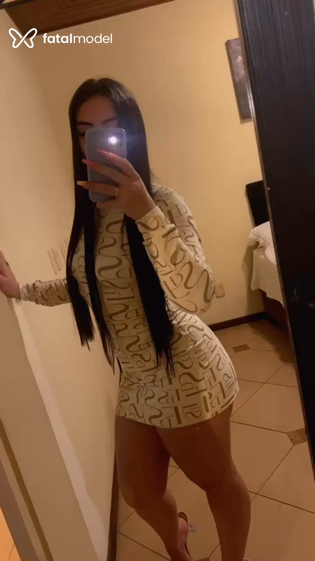 Acompanhante mulher com cabelo castanho de olhos mel - Alice Acompanhante mulher com cabelo castanho de olhos mel - Alice