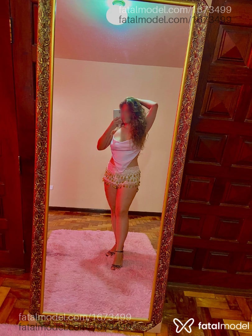 Acompanhante mulher com cabelo castanho de olhos verdes - Bella