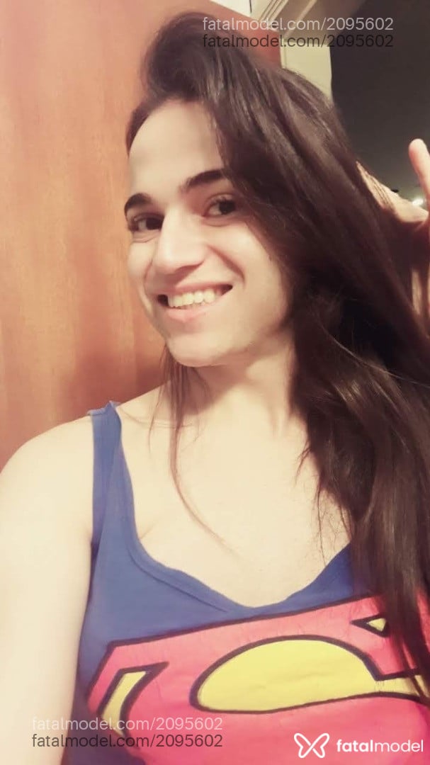 Acompanhante mulher trans com cabelo castanho de olhos castanhos em Virtual - Isabella Sperandio
