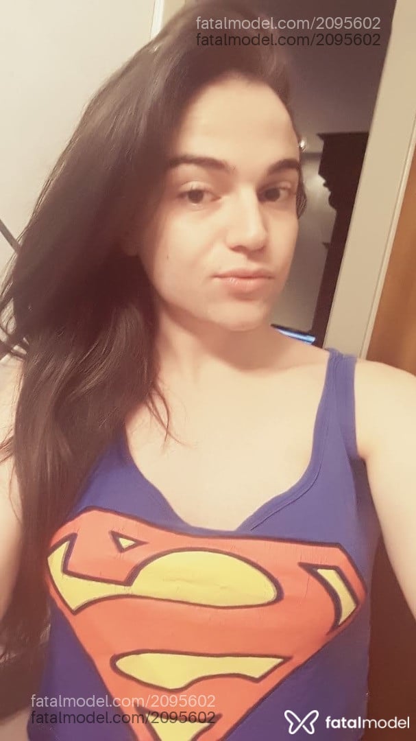 Acompanhante mulher trans com cabelo castanho de olhos castanhos em Virtual - Isabella Sperandio